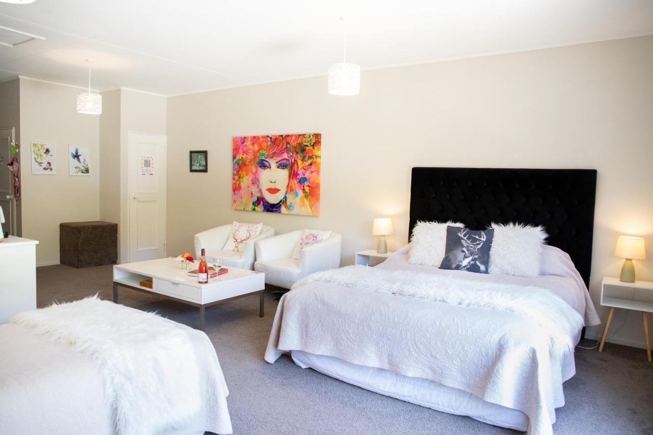 Swan House Bed and Breakfast Martinborough Esterno foto