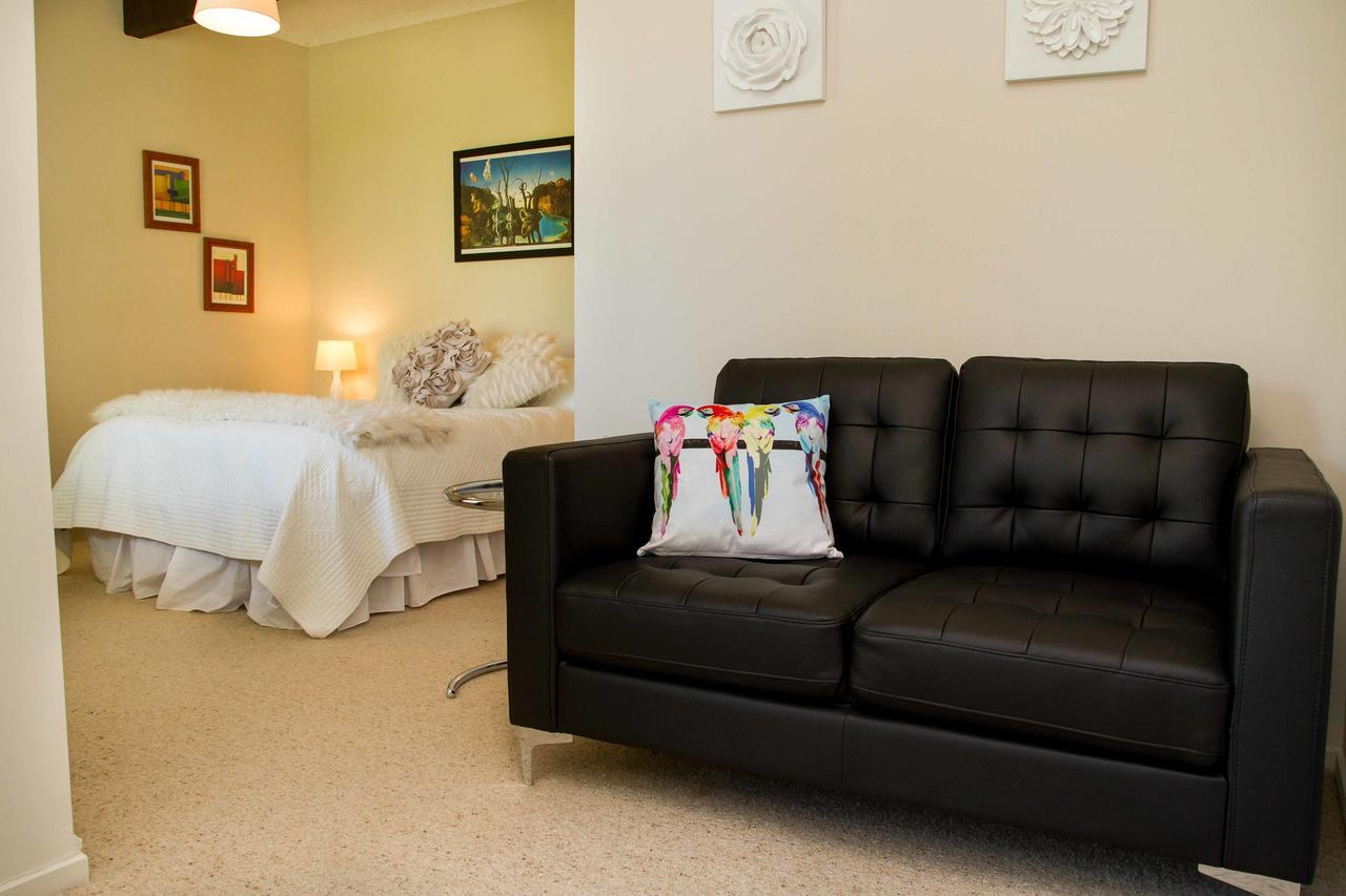 Swan House Bed and Breakfast Martinborough Esterno foto