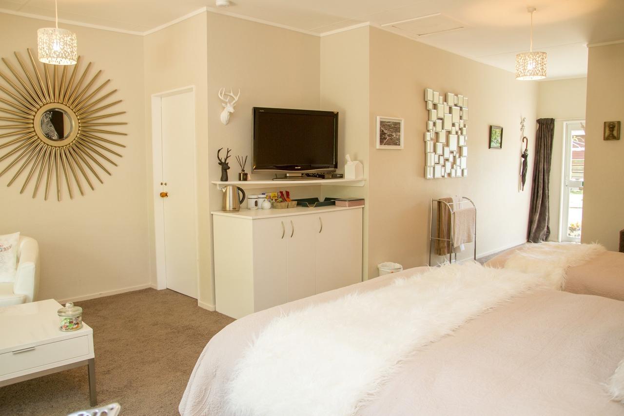 Swan House Bed and Breakfast Martinborough Esterno foto