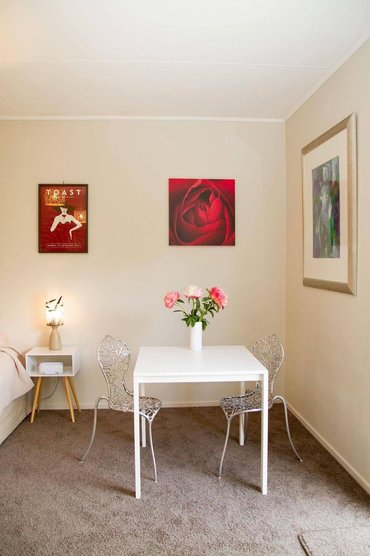 Swan House Bed and Breakfast Martinborough Esterno foto